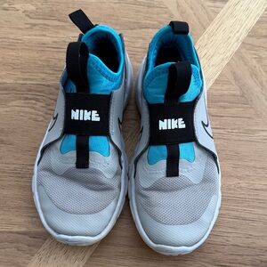 Nike Kids Sneakers in Gray and Blue 1.5Y